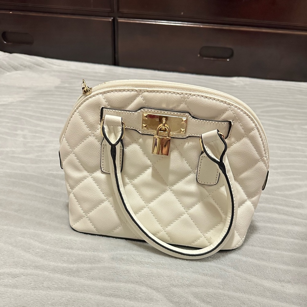 White medium sized bag